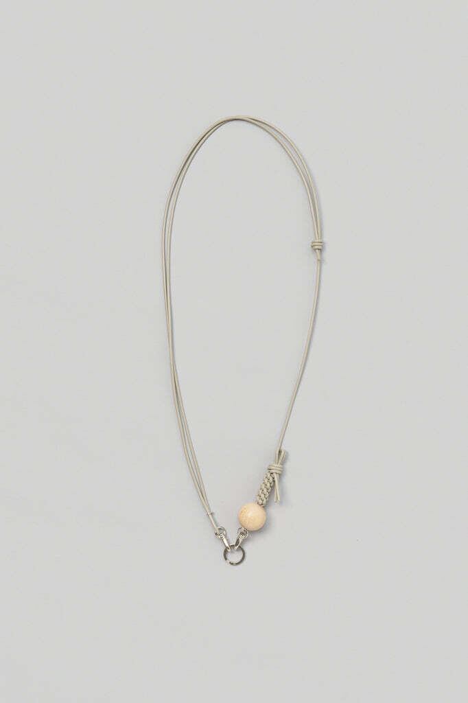 _fot knotシリーズ　スマホストラップ　ウッドボール _Fot - Knot ball_strap ：Greige｜ウッドボール／レザー／オブジェ