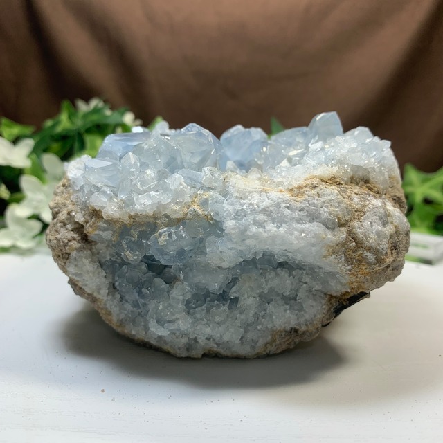 7.空色セレスタイトに住み着いているフローライトハリネズミさん