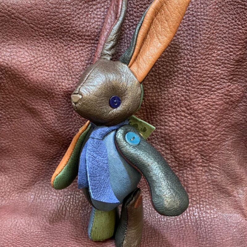 ジビエレザー鹿革ベルラビ★端革を使ってアップサイクル「ベルズラビット」写真の1点販売です　シックなカラフル系