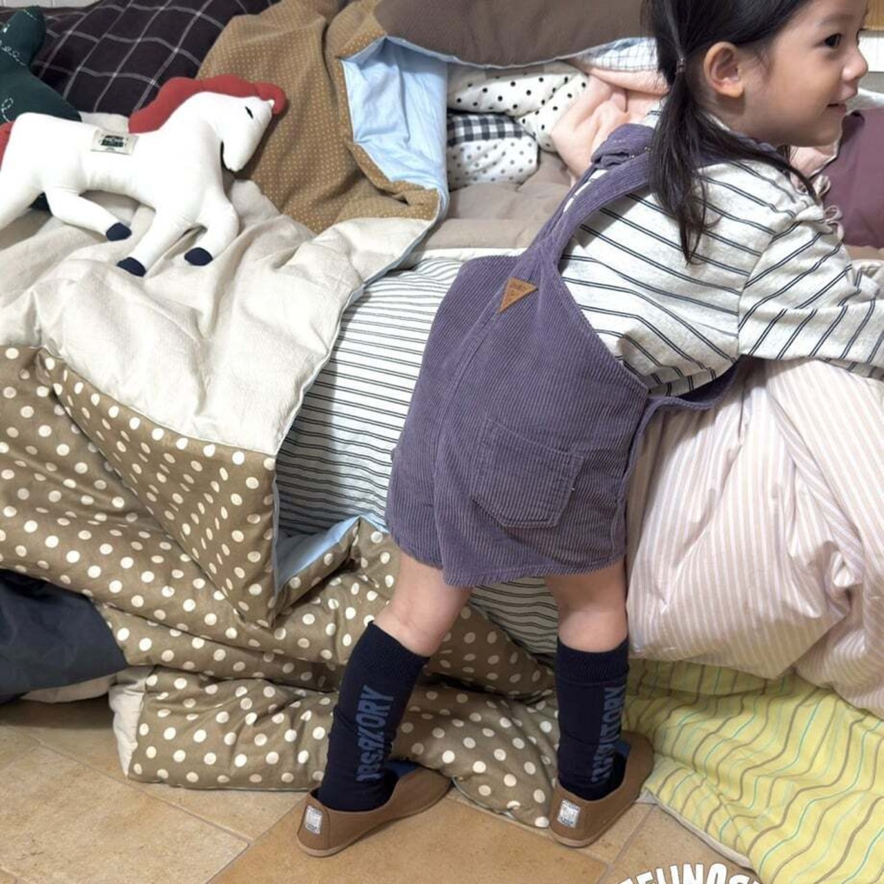 韓国子供服 / 26Autumn / 〖取寄〗JEJEUNOSITY / ゴールデンベリー ショートオーバーオール / キッズ服 / ジュニア服 / 秋服 *XS~JM*