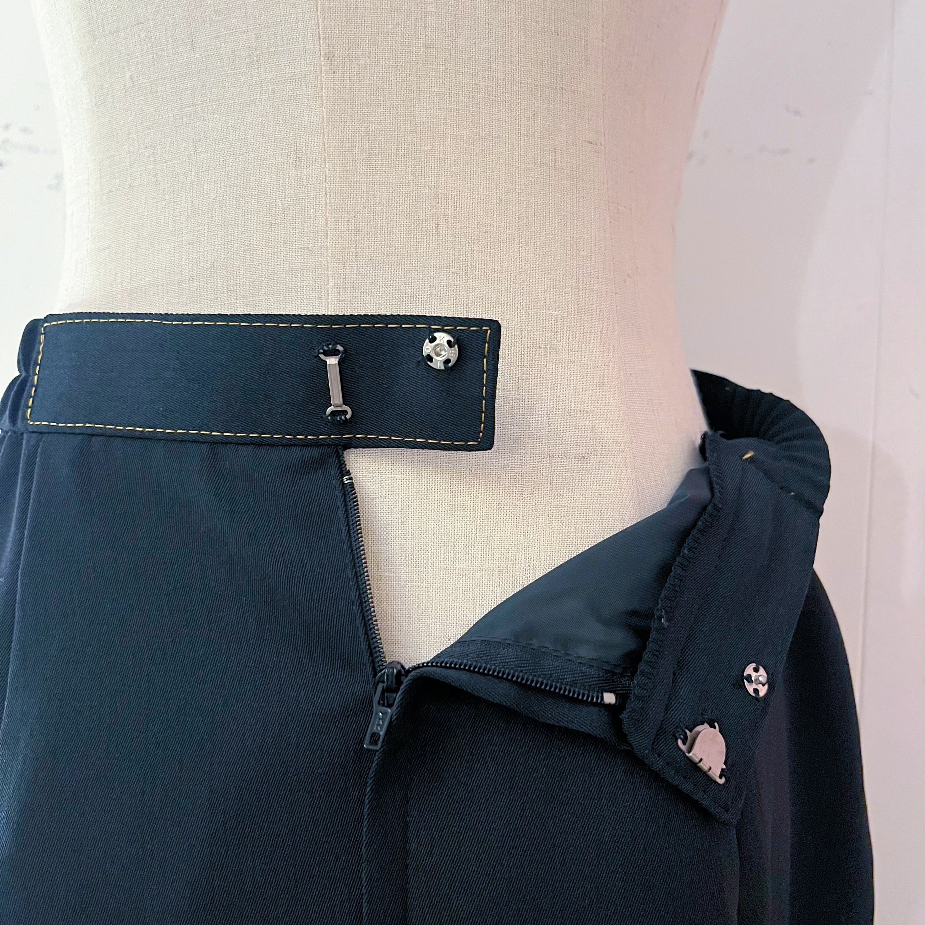 front slit button black skirt