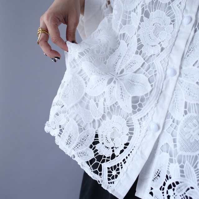 switching lace design over silhouette h/s shirt