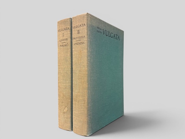 【SG223】【ZWEITE,VERBESSERTE AUFLAGE】Biblia Sacra Iuxta Vulgatam Versionem . Complete set in 2 volumes.(1975) /Robertus Weber OSB