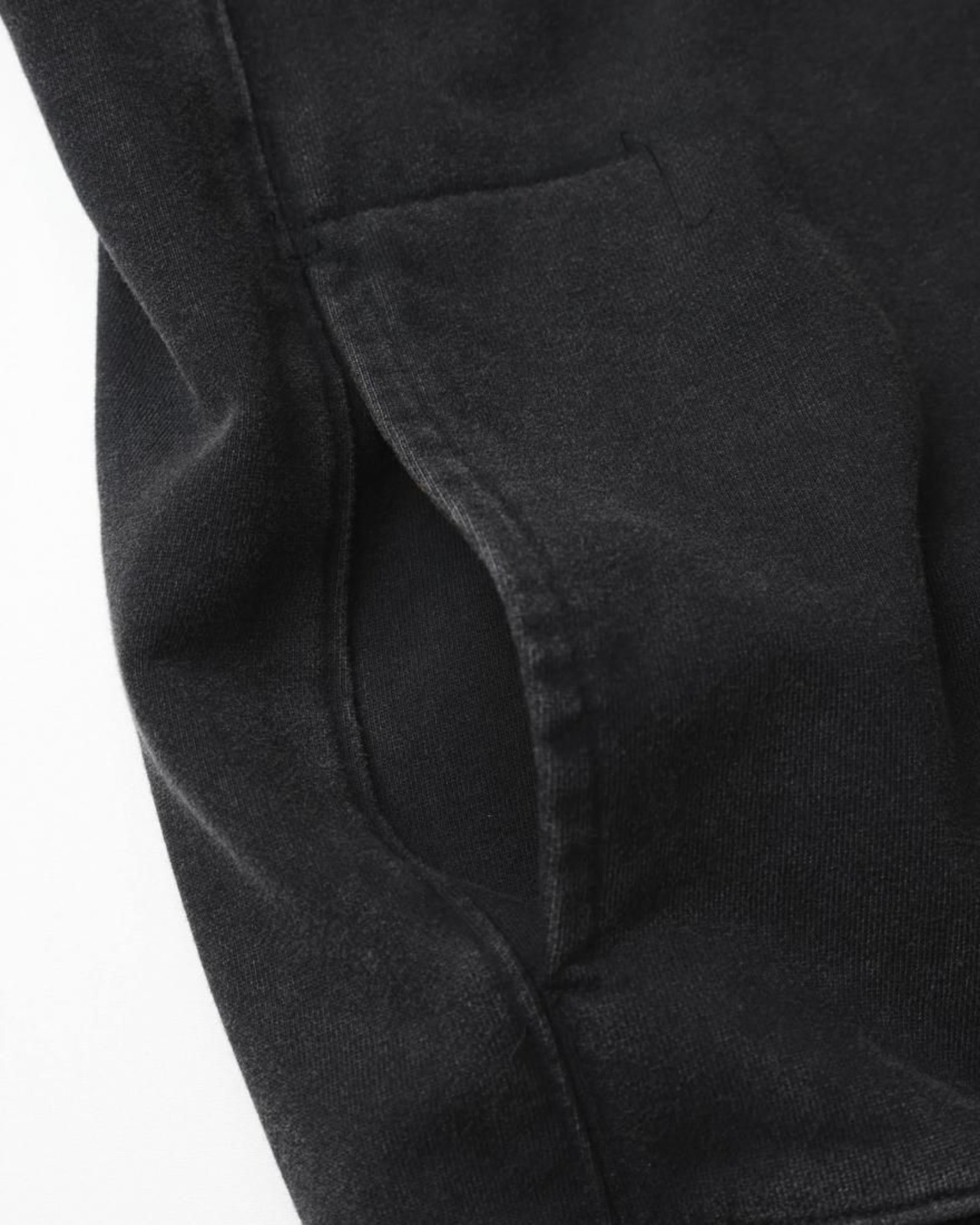 【 Liberaiders 】GARMENT DYED CREWNECK