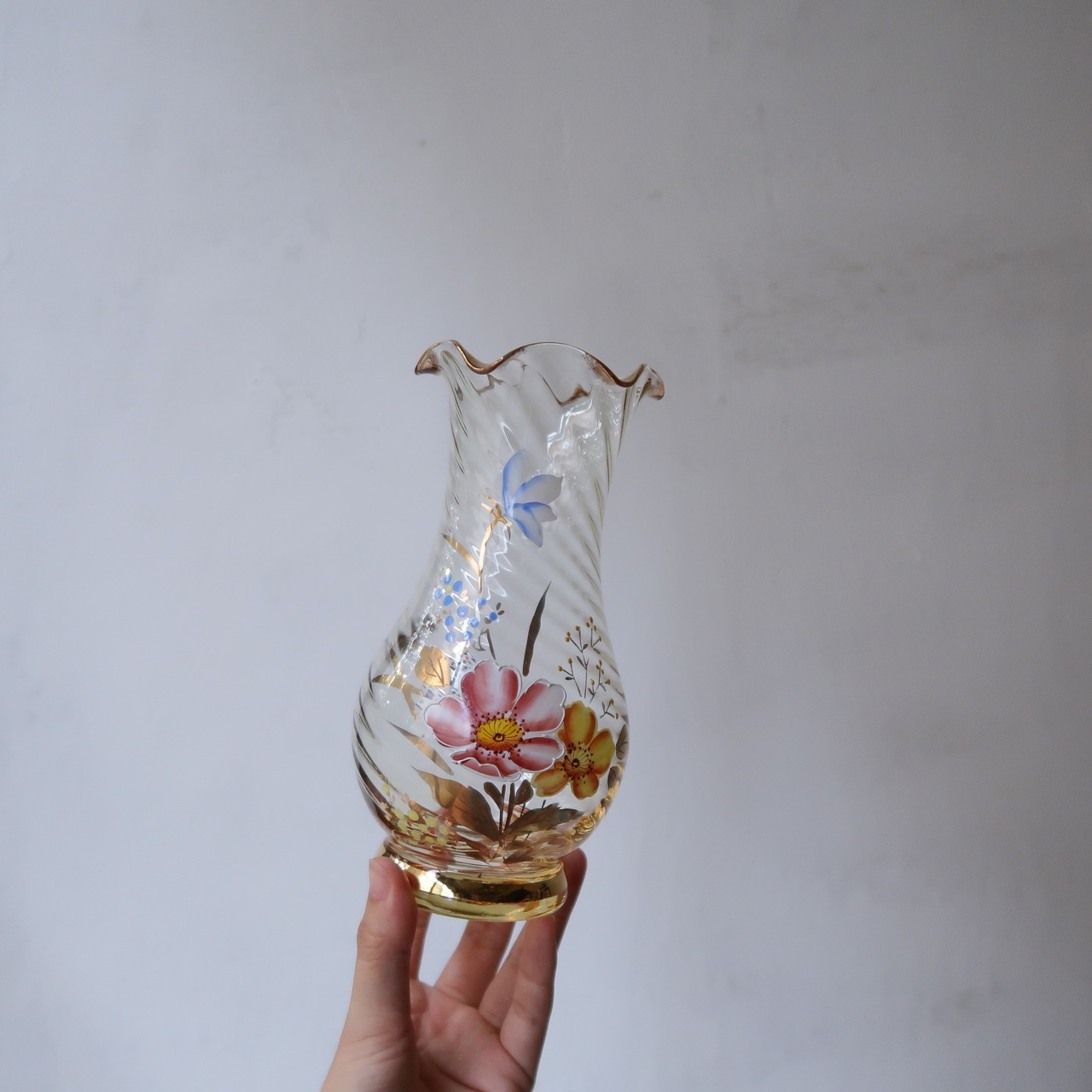 お花のペイントの花瓶