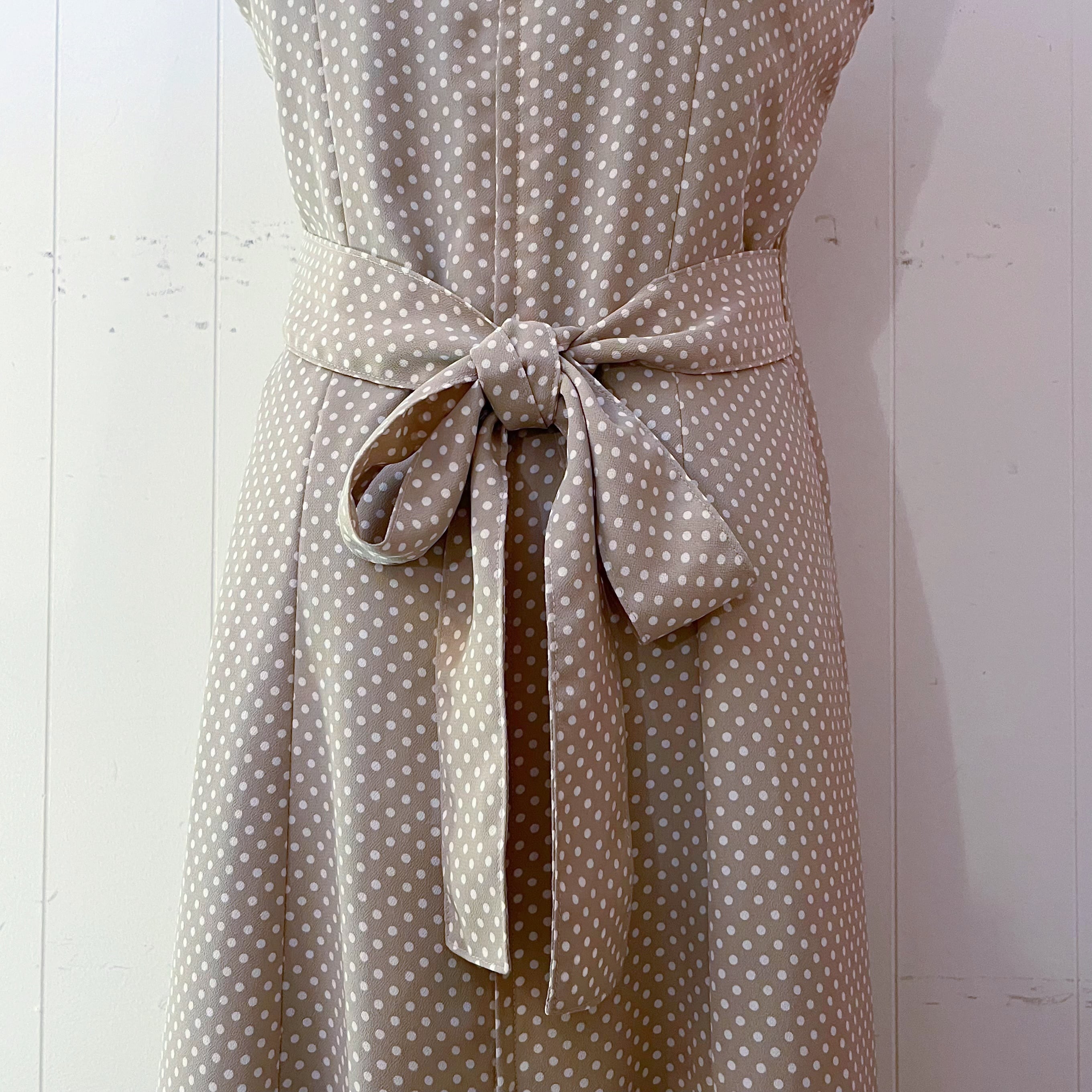beige dot waist ribbon jumper skirt