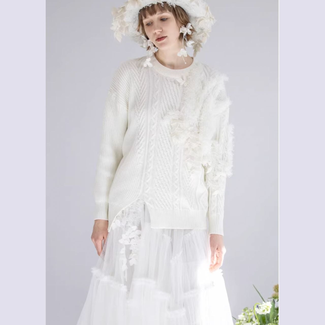 立体リーフタッセルホワイトガーデンニット E00390 | EMMA GRAND