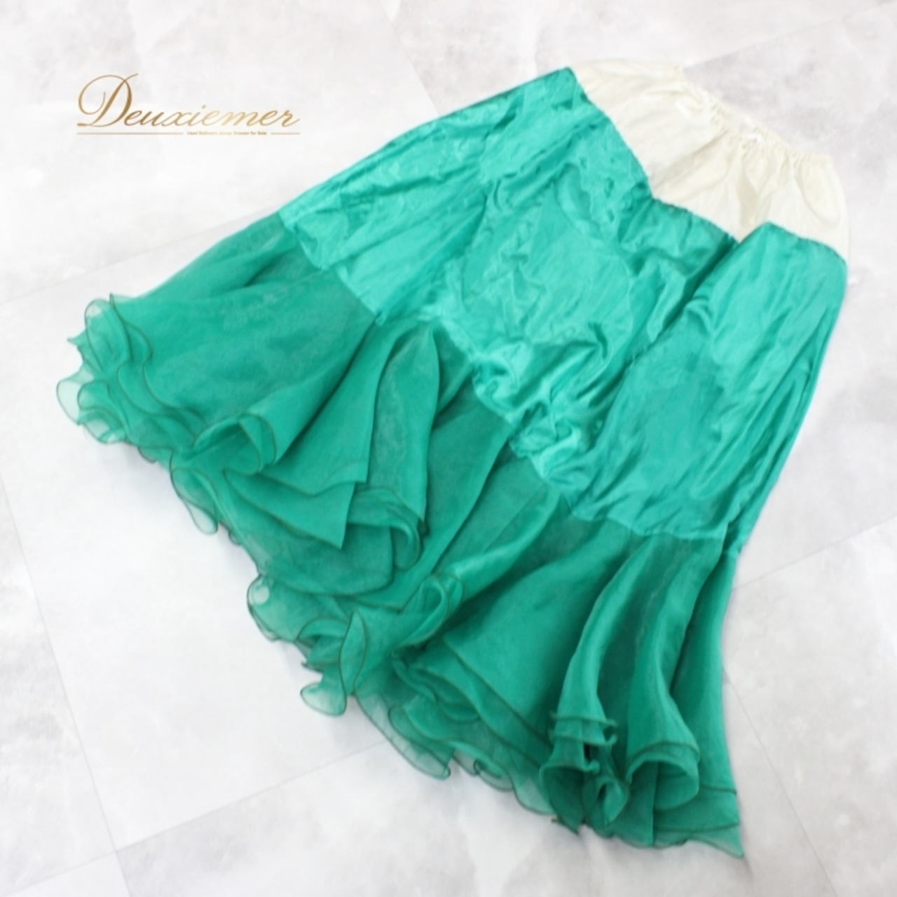 社交ダンス 衣装 スタンダード スカート パニエ ペチコート レッスンウェア レディース 緑 グリーン系 ベージュ系 バイカラー フリル 差し色 社交ダンスウェア スカート レディーススカート ダンス衣装 カラフル ストレッチ スカート丈82cm ウエストゴム おしゃれ 多様なスタイル バイカラースカート フリルスカート パーティー用 衣装アップグレード コーディネート簡単 ドレスアップ 伸縮性素材