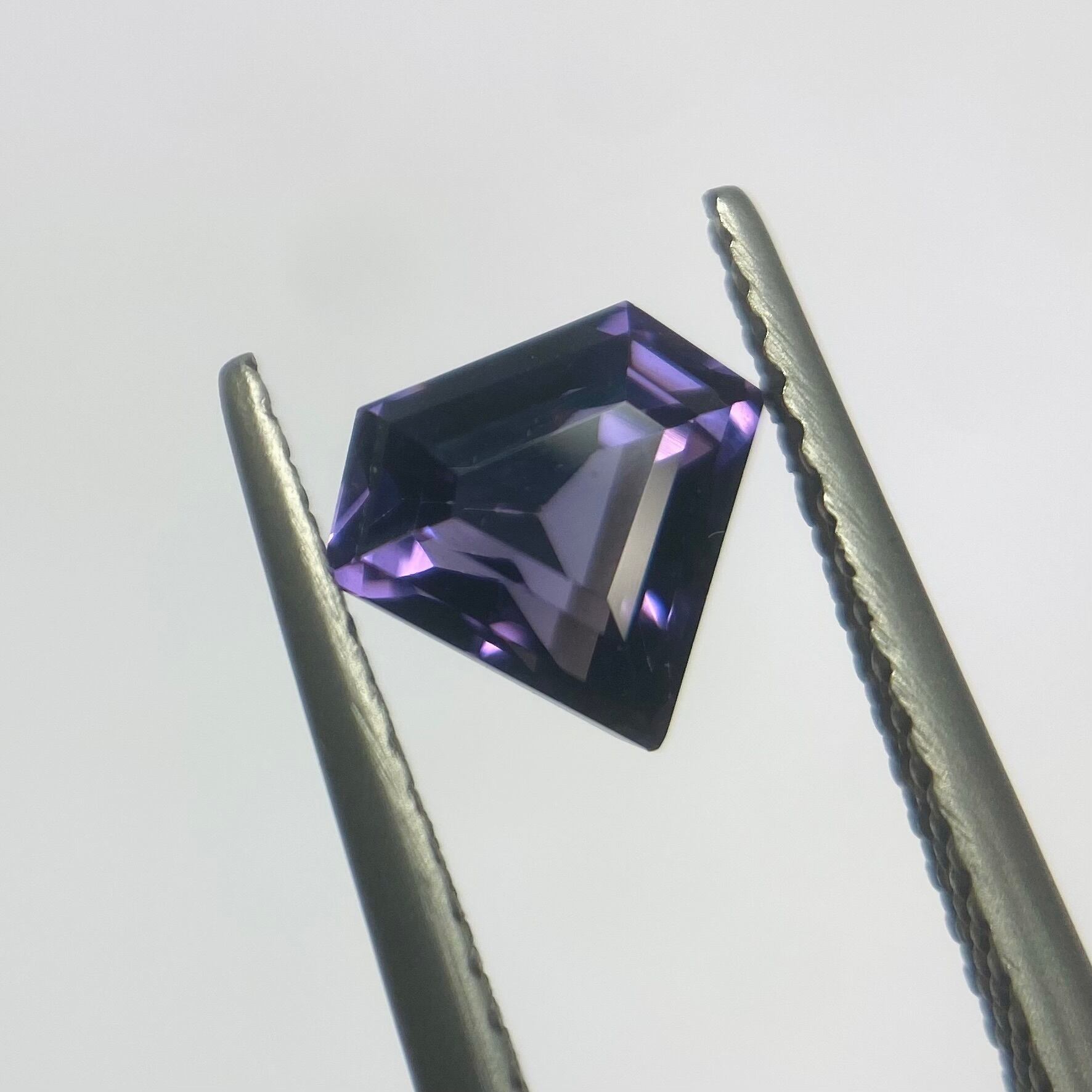 クールなイケメンスピネル