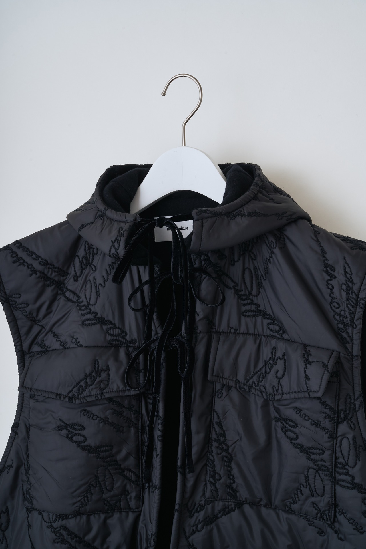 Quilting ruffled gilet