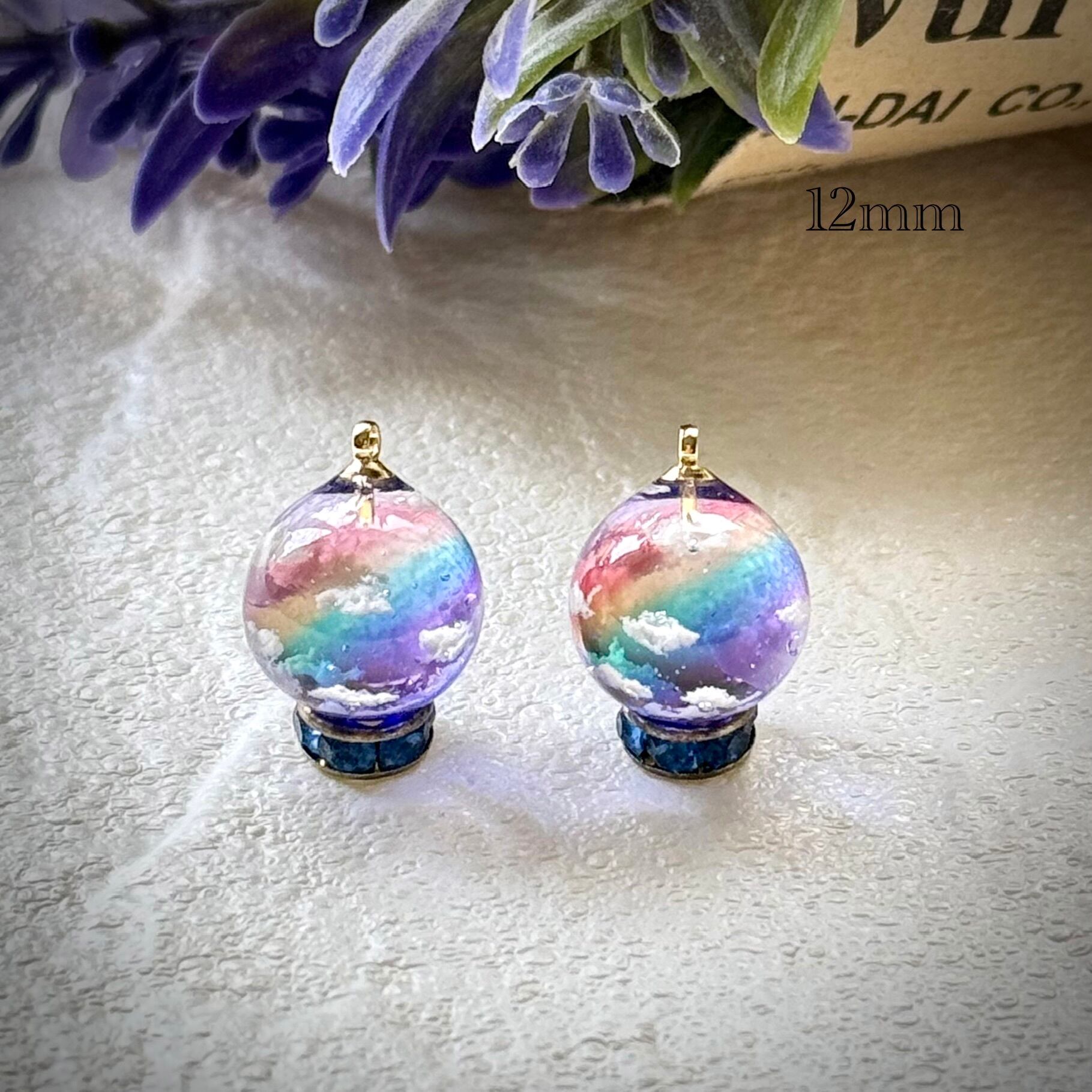レジンピアス イヤリング 夕暮れ空にかかる虹 まん丸 12mm a