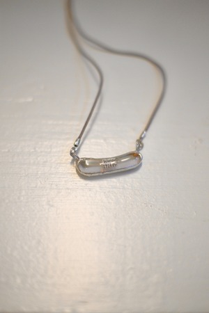 Bean Shaped Stone Pendant Necklace / WHITE