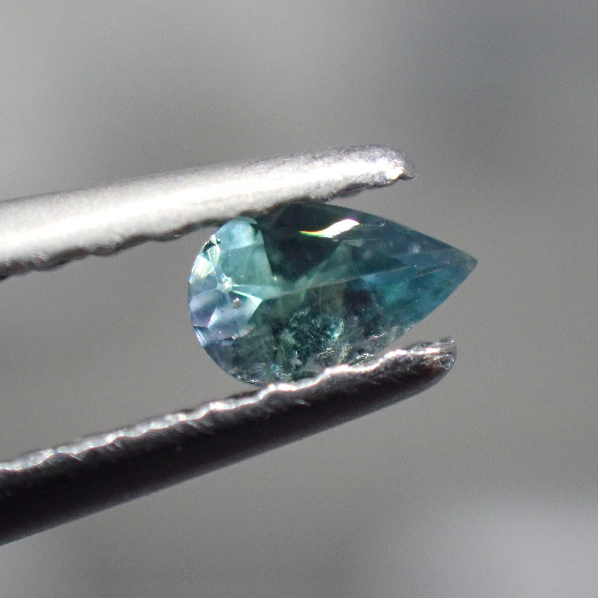 ネオン感◎色だまりブルーのブルーグリーンコーネルピン0.177ct ネオン感◎色だまりブルーのブルーグリーンコーネルピン0.177ct