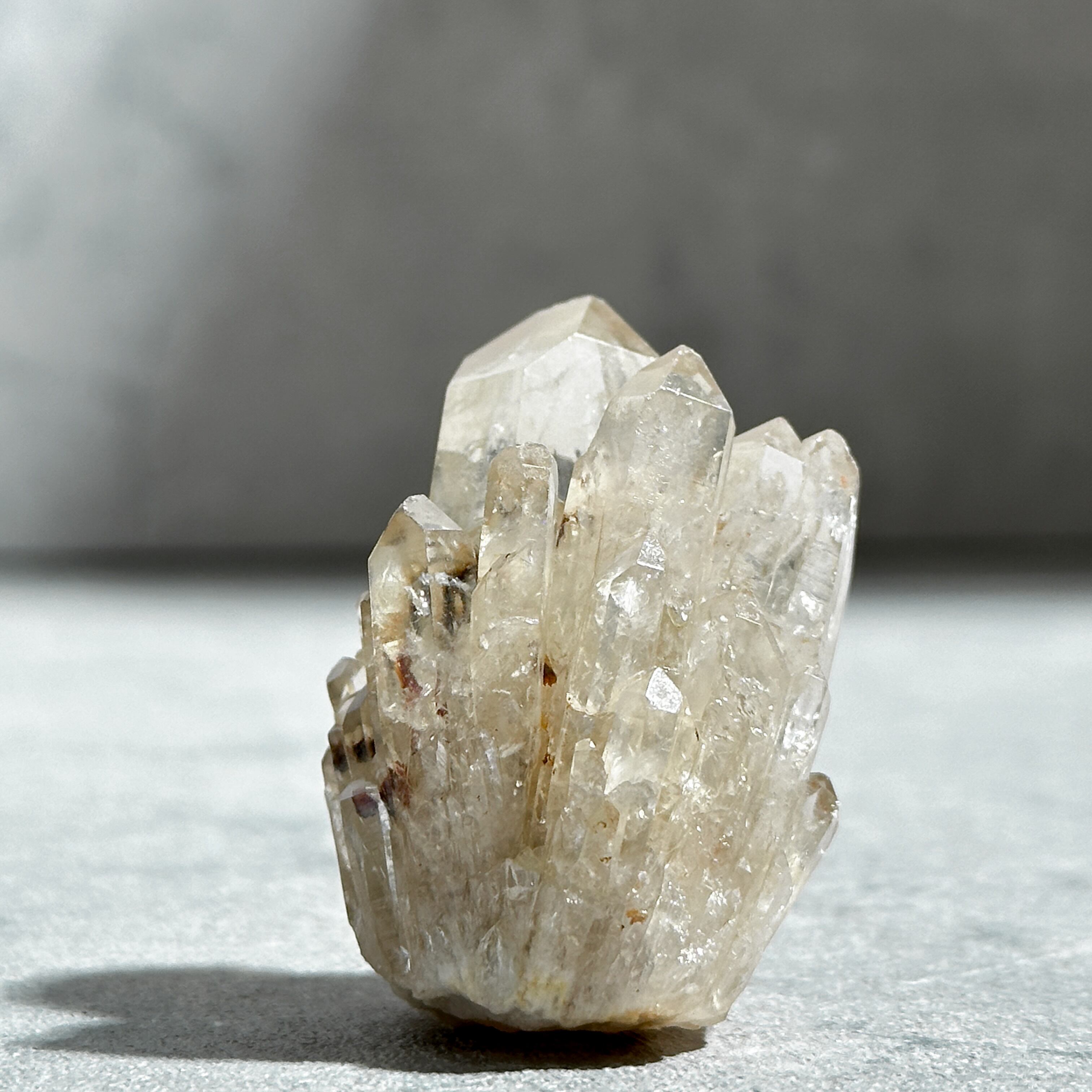 天然クンダリーニクォーツクラスター 602g クンダリーニクォーツ 66◇ Kundalini Quartz ◇天然石・鉱物