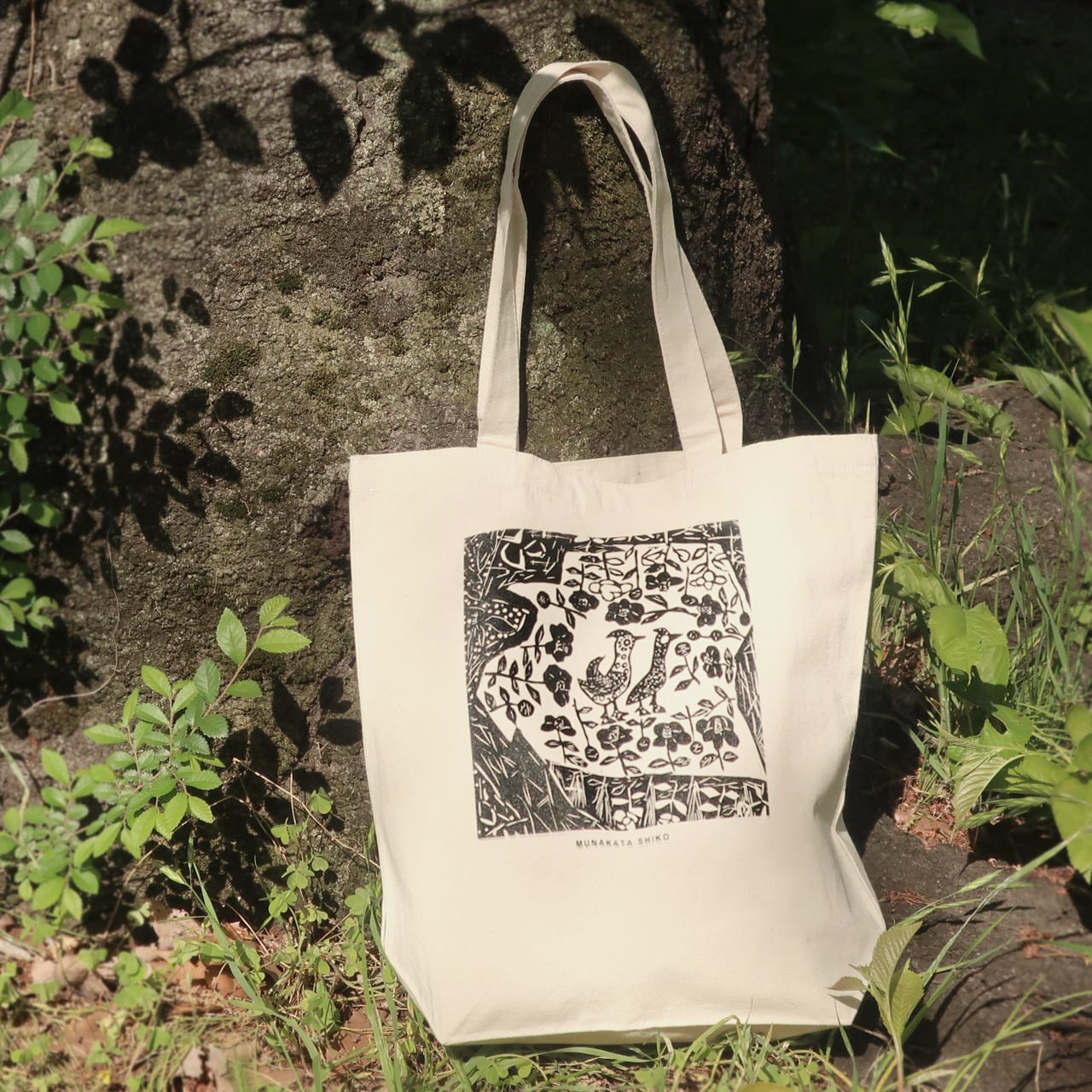 棟方志功『柳緑花紅頌』十一月侘助の柵 トートバッグ（Mサイズ）<杉並