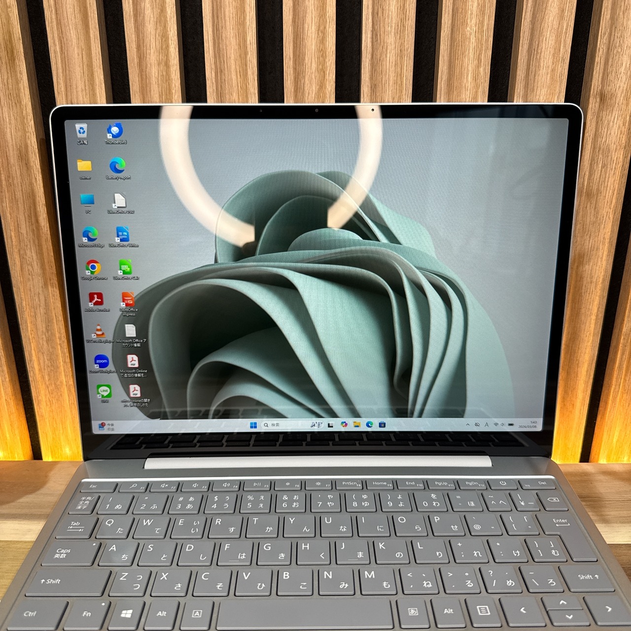 \ 公式ショップ限定価格❣️/ 準美品《人気シリーズ》Surface Laptop Go プラチナ Corei5 第10世代 メモリ4GB SSD ノートパソコン 安心サポート＆3ヶ月保証付き