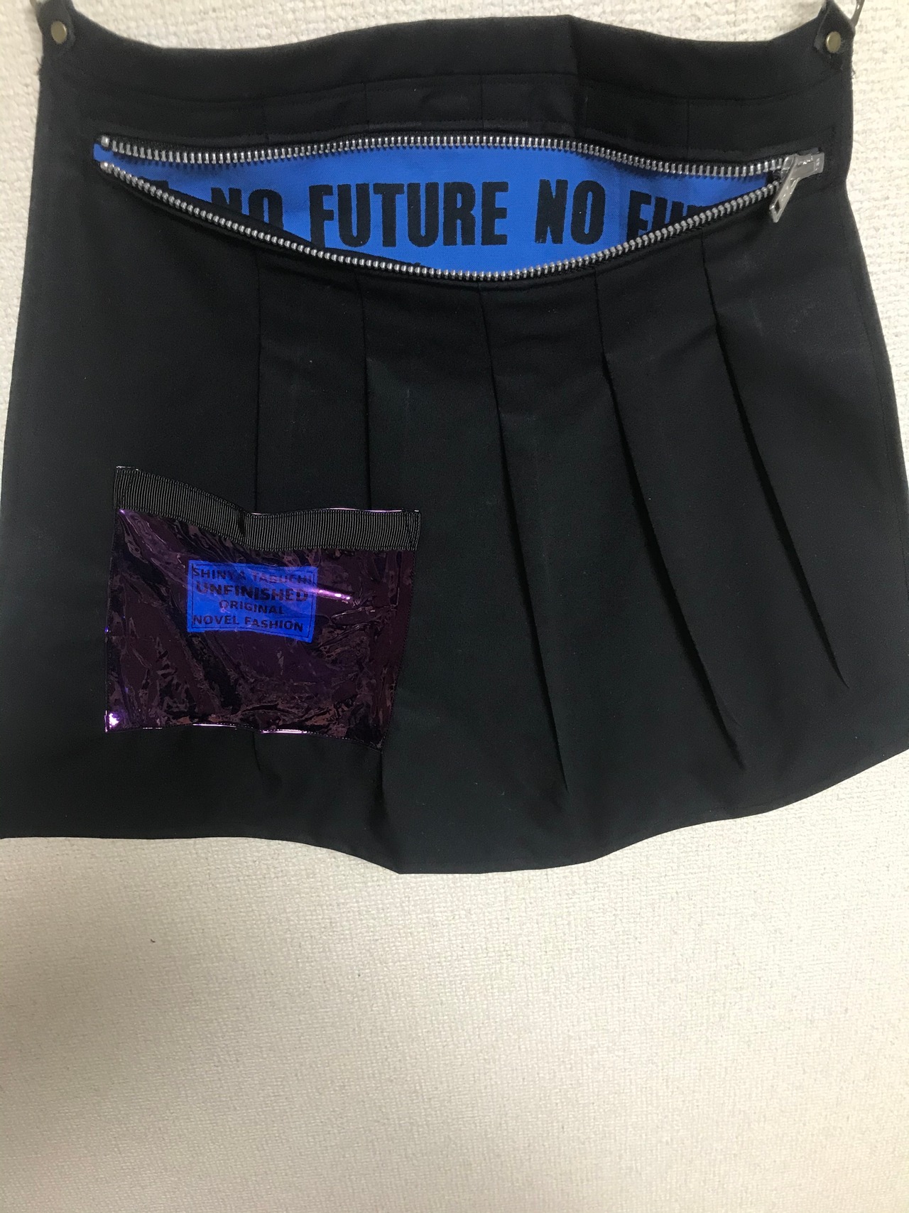 UNFINISHEDボンテージパンツ前掛けバムフラップ