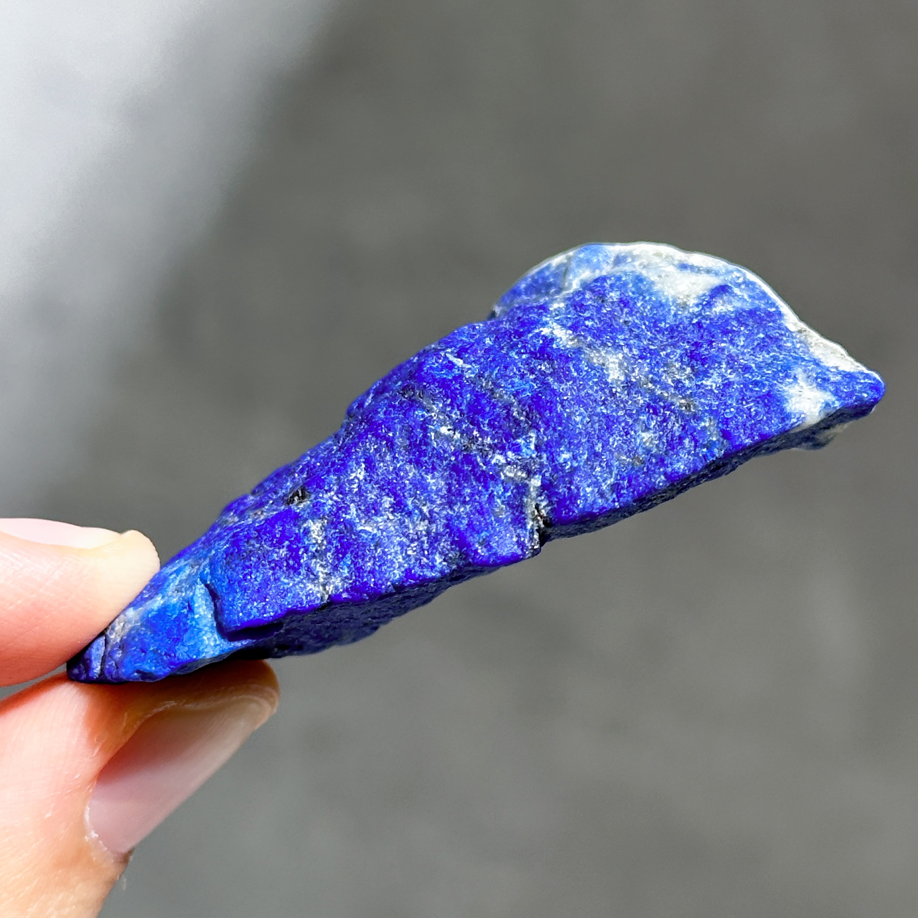 ラピスラズリ 原石光沢あり　深い青　高品質 ラピスラズリ 原石 65◇ Lapis Lazuli ◇天然石・鉱物・パワーストーン