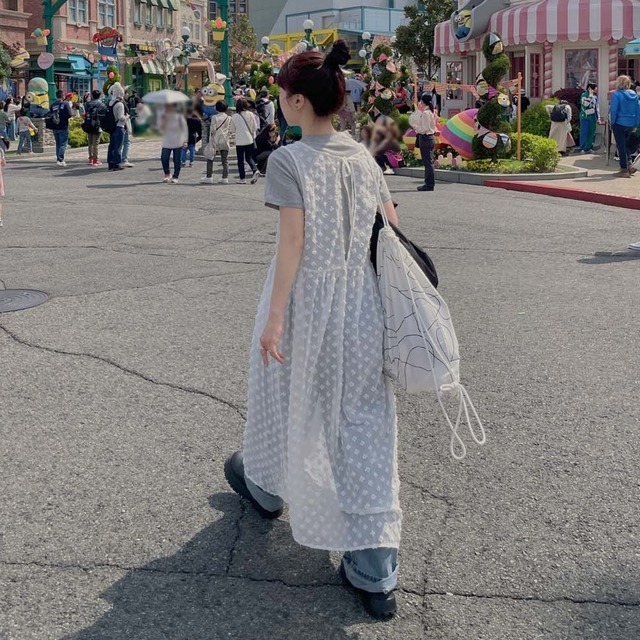 ワンピース ミモレ丈 ティアード タンクトップ バックオープン リボン 花柄 パンチングレース ラウンドネック チュール 透け感 シースルー かわいい 大人可愛い こなれ感 クール 無地 春 夏 秋 冬 オールシーズン シーズンレス 10代 20代 30代 40代 レディース 女性用 ママ 休日 パーティー イベント 着回し 普段使い 重ね着 コーデ インスタ映え ワンサイズ ホワイト