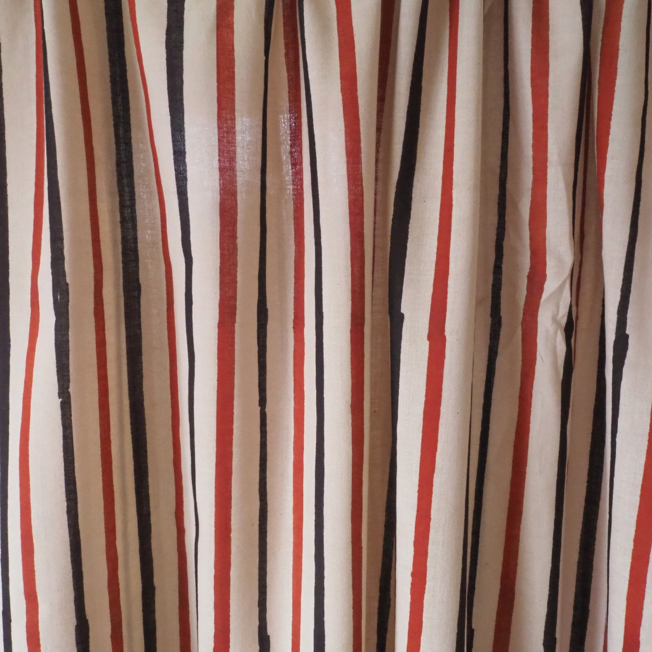 ブロックプリント生地【50cm単位】インド綿  ストライプ柄 生成り×赤×黒 #52210-WT1
