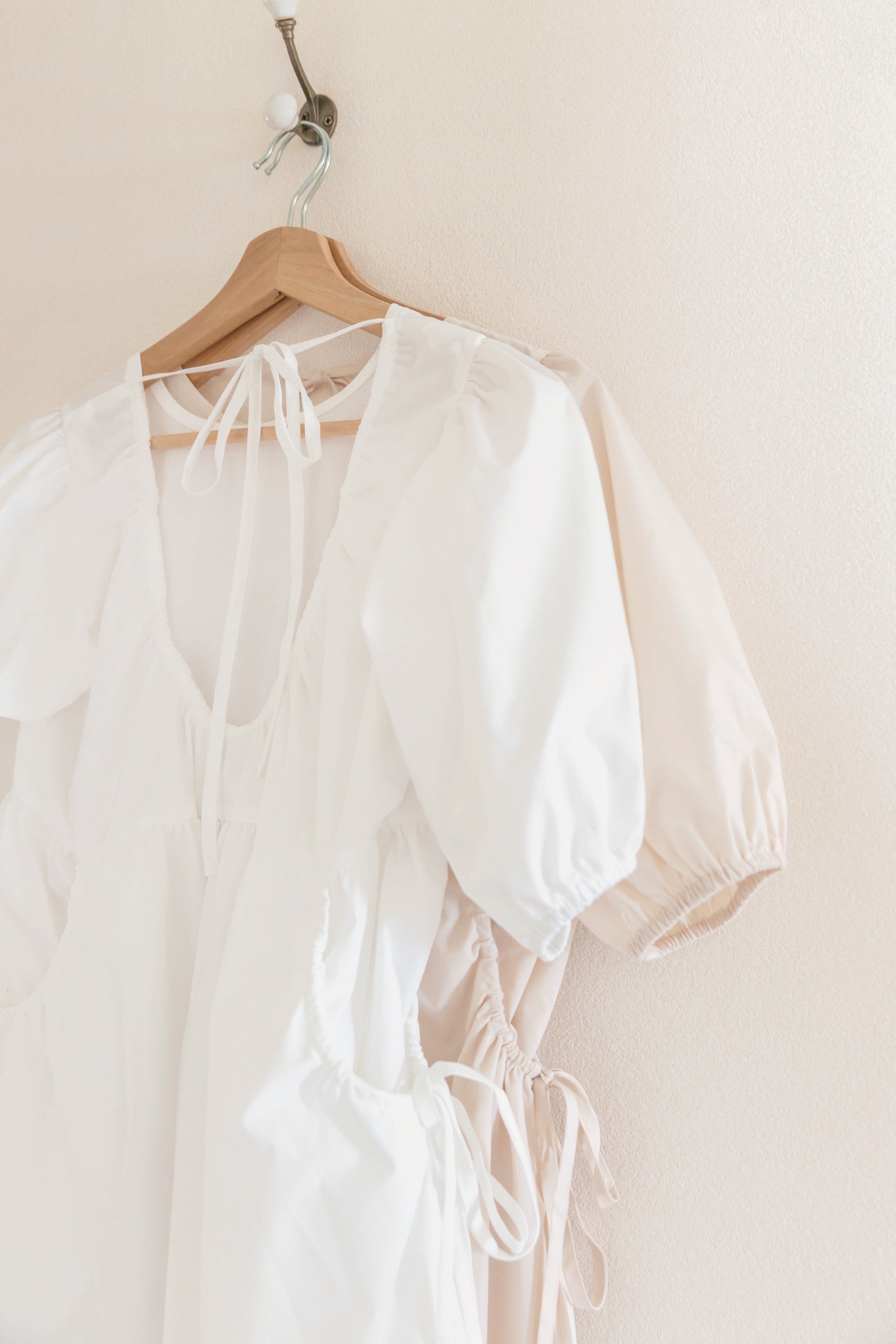 バックオープンワンピース