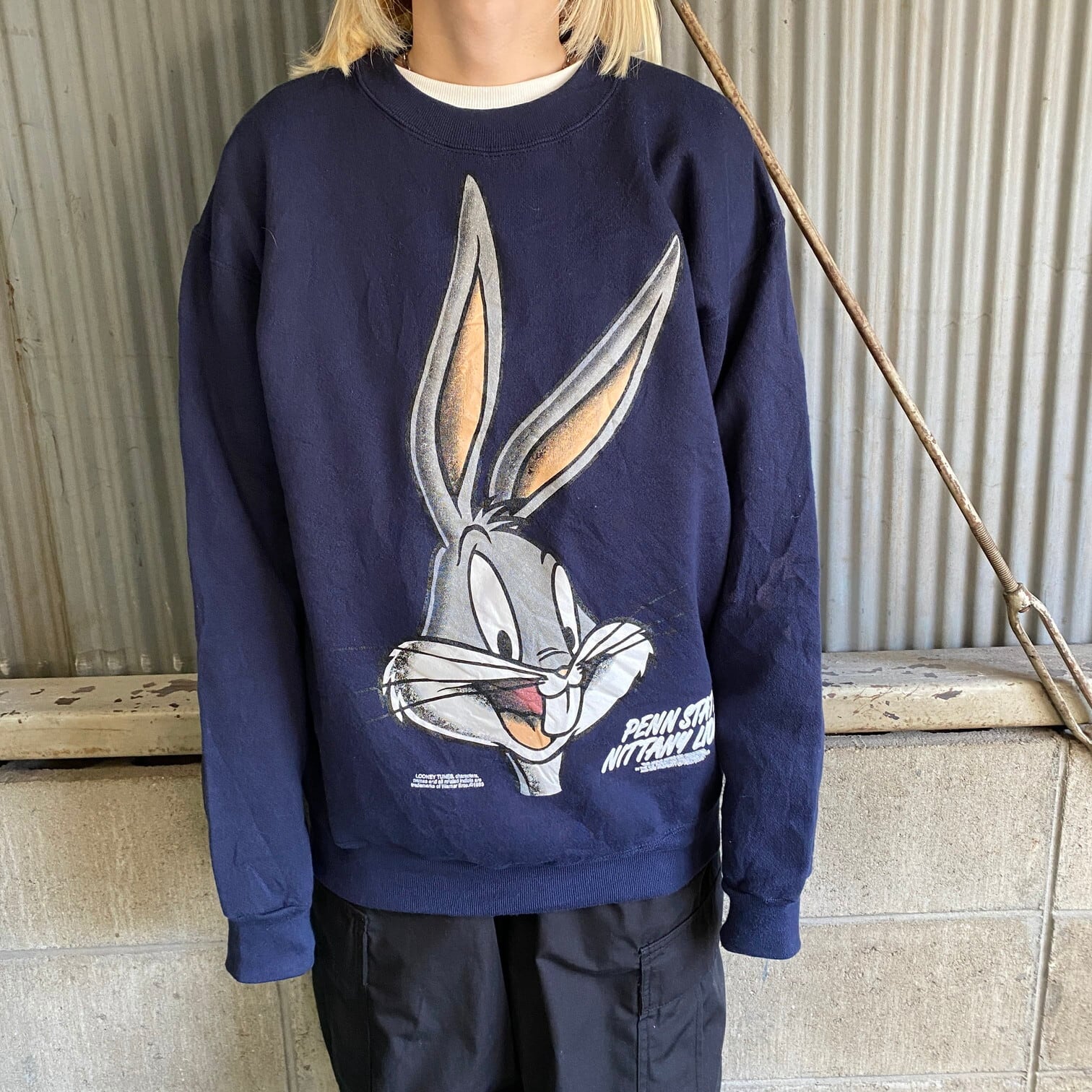 USA製 90年代 LOONEY TUNES バックスバニー キャラクタースウェット メンズL 古着 90s ヴィンテージ ビンテージ ネイビー 紺  レディース ルーニーテューンズ BUGS BUNNYトレーナー 【スウェット】【SW20】 | cave 古着屋【公式】古着通販サイト