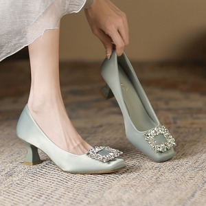 パンプス レディース スクエアトゥ チャンキーヒール ビジュー ラインストーン 選べるヒール高 リボン ラインストーン 韓国系 オルチャン 楽ちん 美脚 送料無料 パーティー 旅行 リゾート 休日 女子会 お出かけ デート 10代 20代 30代 春 夏 秋 無地 小さいサイズ 大きいサイズ かわいい カジュアル かっこいい おしゃれ レトロ 大人女子 ガーリー 個性的 主役級 エレガント クール セクシー OL モード系 存在感 プレゼント ギフト 二次会 学生 大人可愛 ブラック シルバーグレー