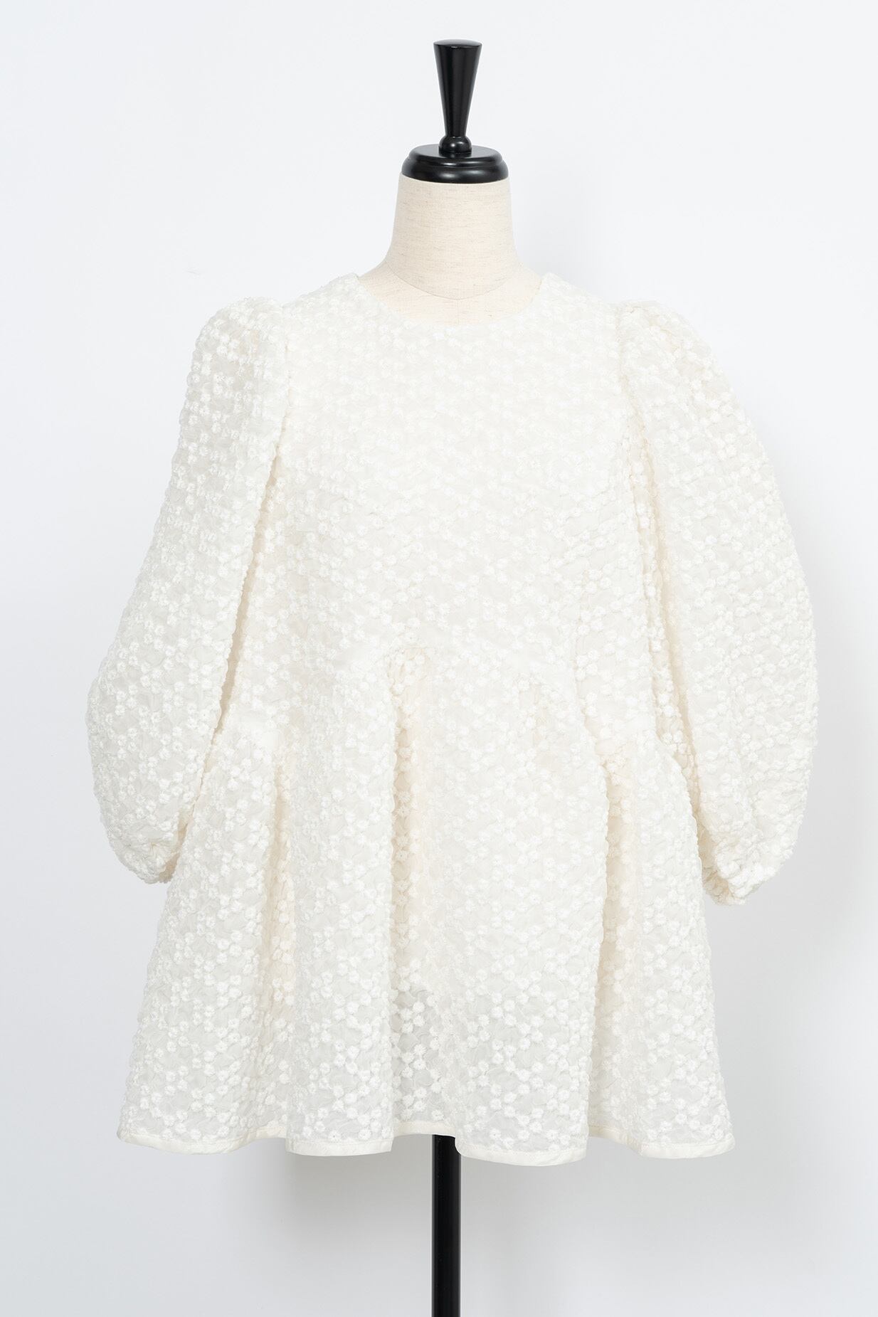Peony Snow Shirring Embroidery Blouse WHITE