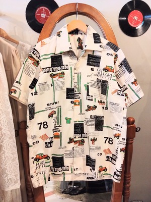 レトロカーと英数字とロープシャツ/コットン国産洋服綿車模様
