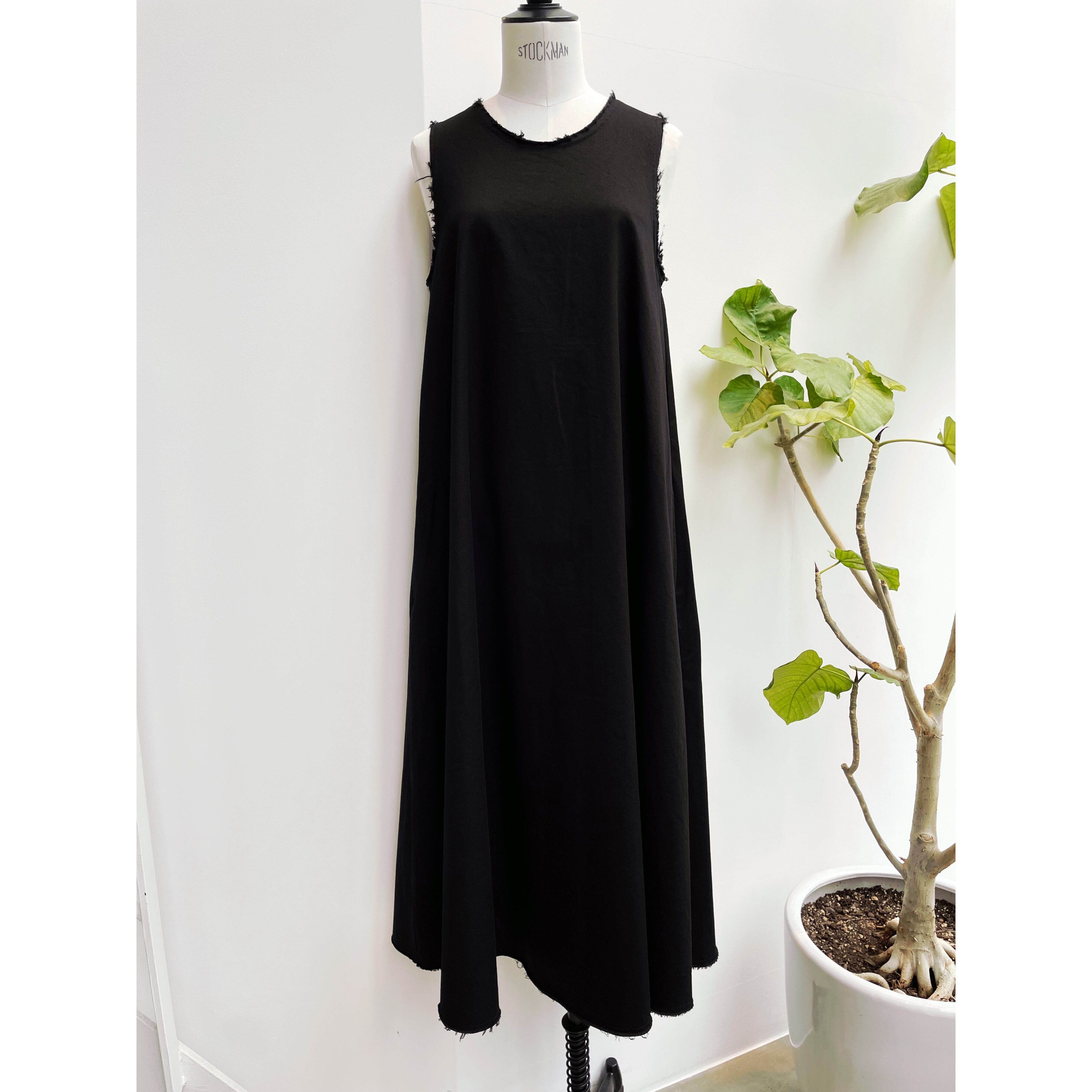 LES YEUX　HOLIDAY A LINE DRESS　BLACK
