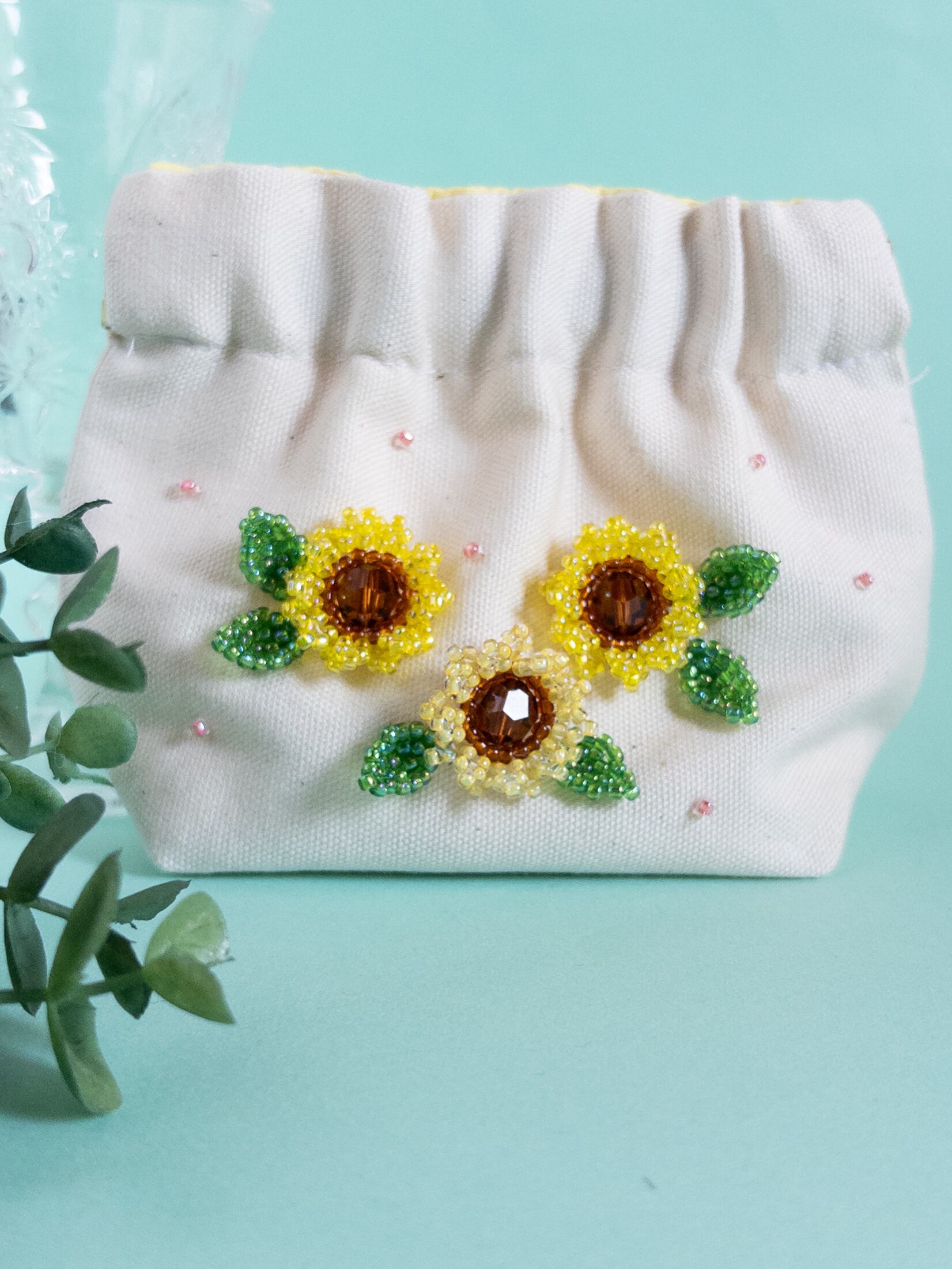ひまわりのビーズ刺繍バネ口ポーチ | PAY ID