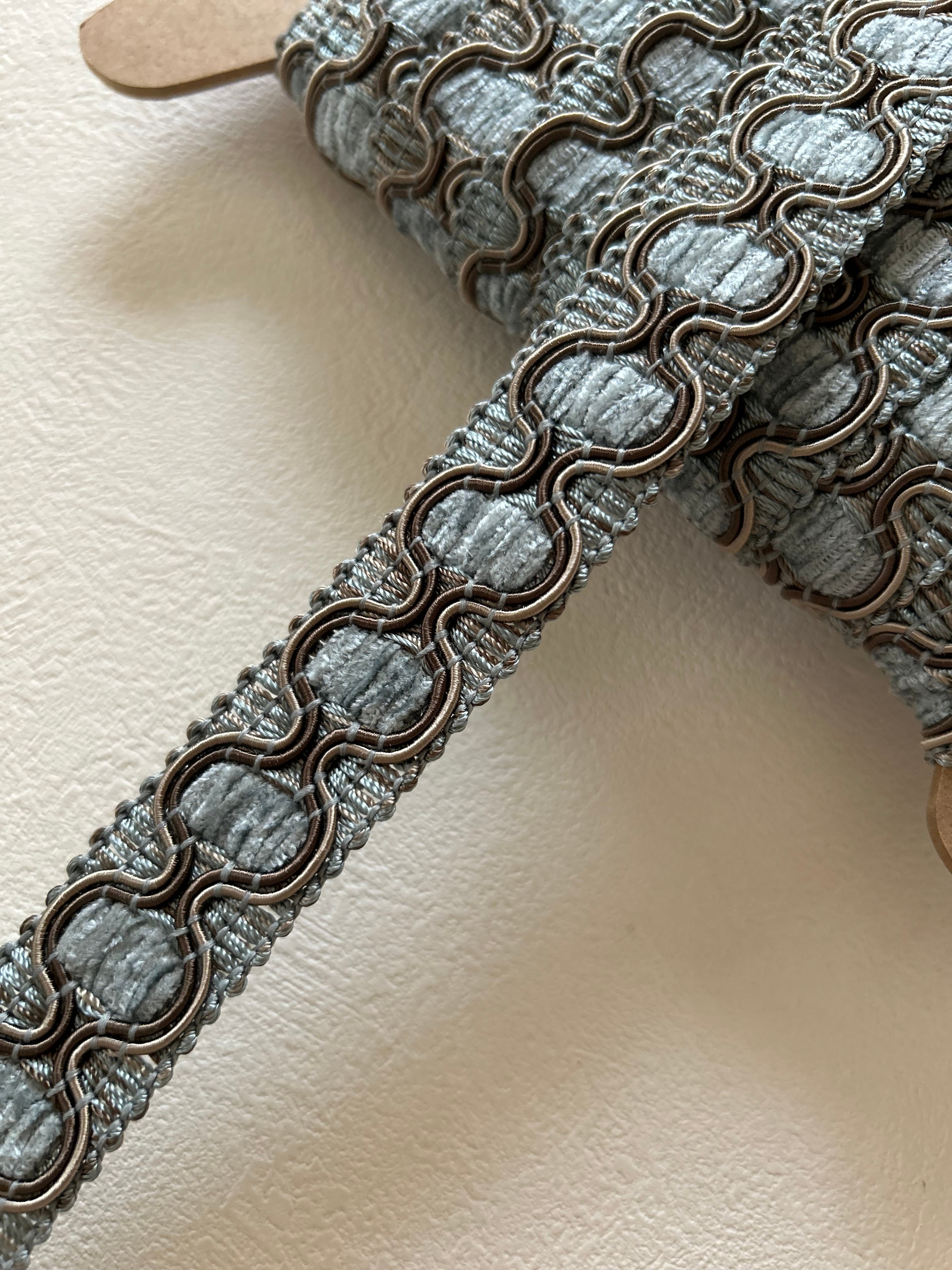 輸入デザインブレード ライトブルー 幅広 28mm 100cm /カット カルトナージュ デコレーション材 スツール