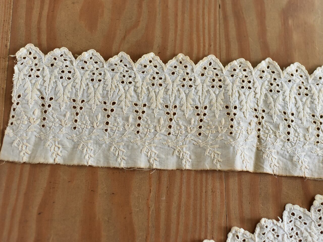 レトロな柄がかわいいアンティークレース(F) *フレンチアンティーク