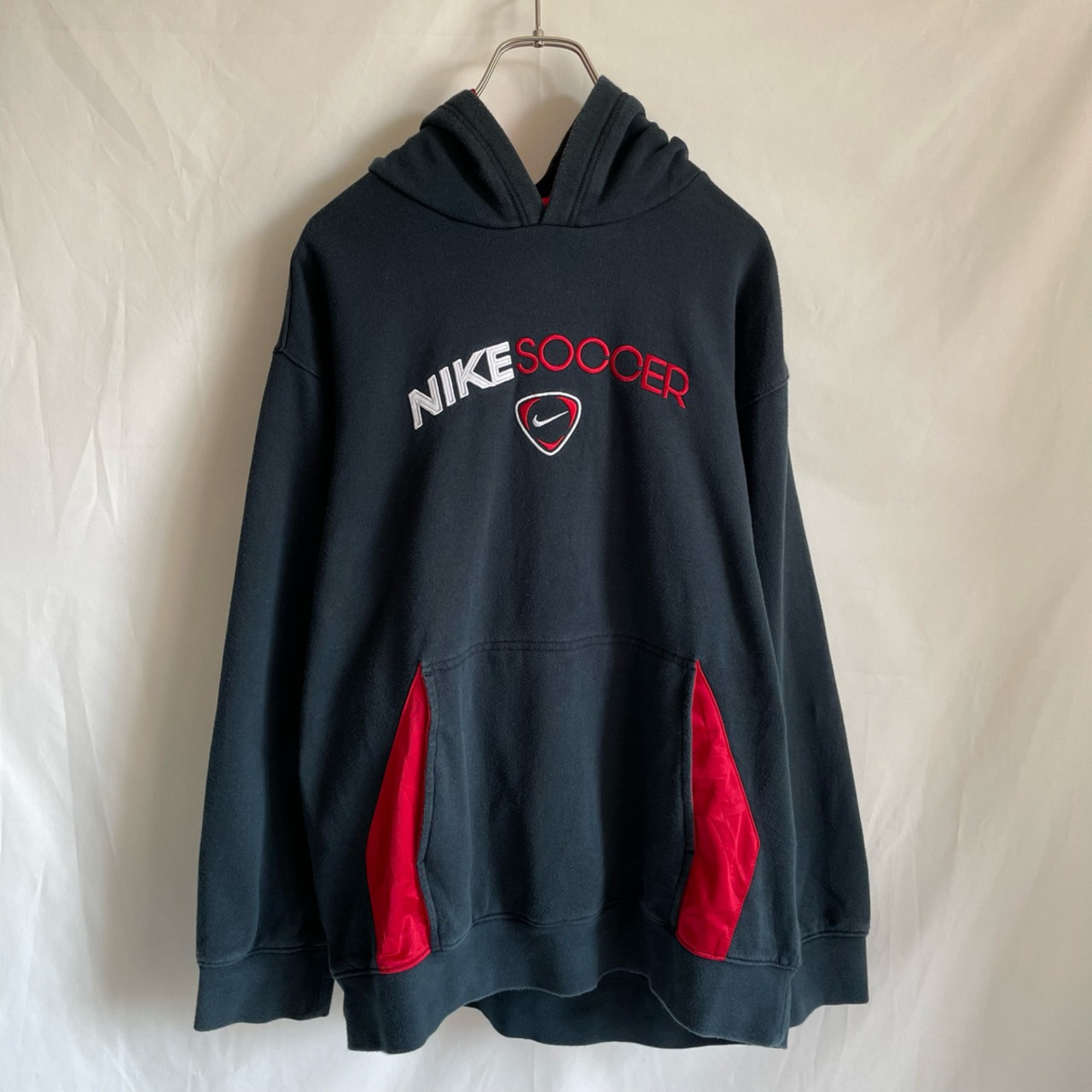 ナイキ NIKE 久しく カレッジナイロンジャケット 刺繍ロゴ ビッグ  