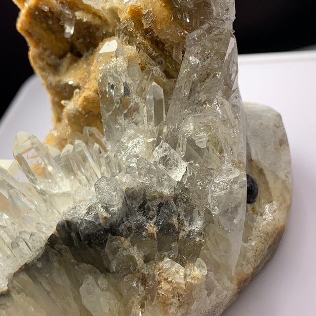 6.庭園の様な水晶クラスター・ハリネズミさん