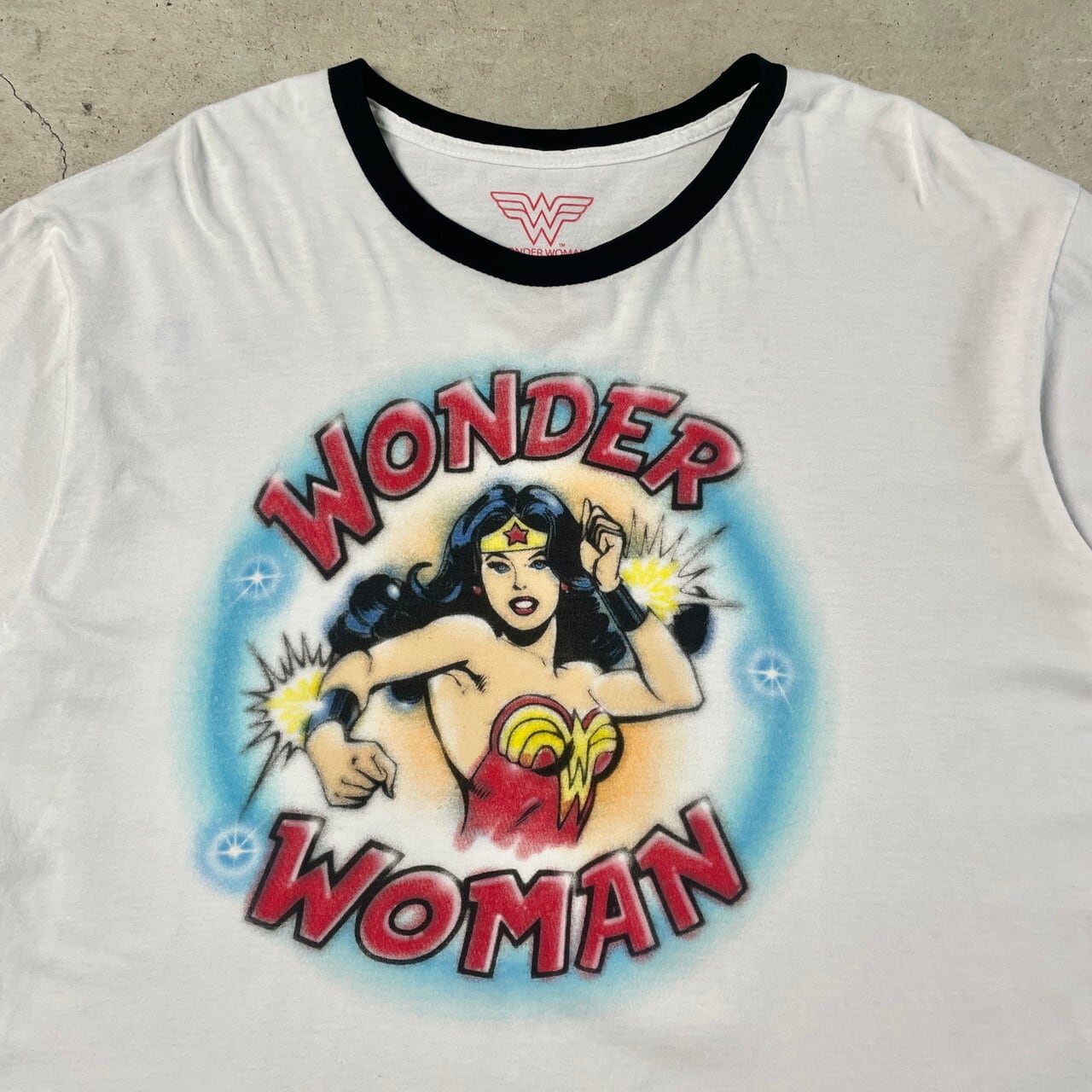 WONDER WOMAN ワンダーウーマン アート キャラクタープリント リンガーTシャツ メンズXL 古着 スプレーアート DCコミックス アメコミ  映画 ムービー ホワイト 白 【Tシャツ】 | cave 古着屋【公式】古着通販サイト