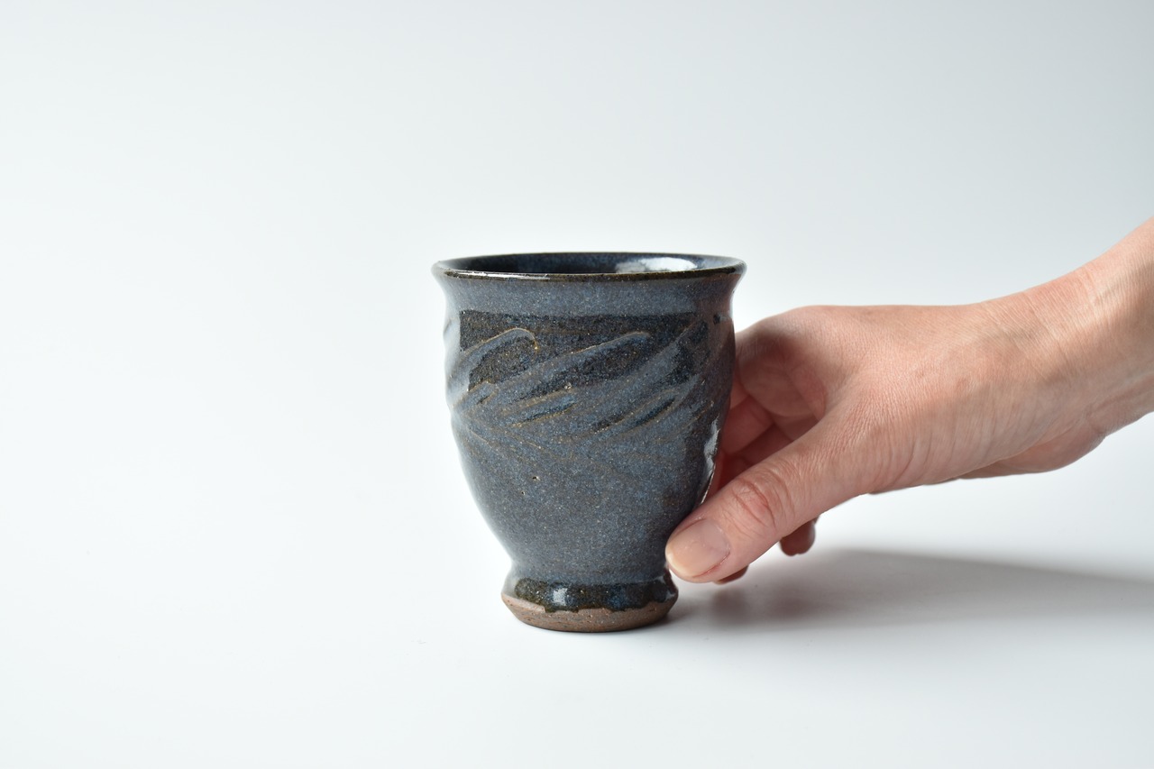 小代瑞穂窯 / 福田るい : しのぎカップ (高) 青 草紋しのぎ