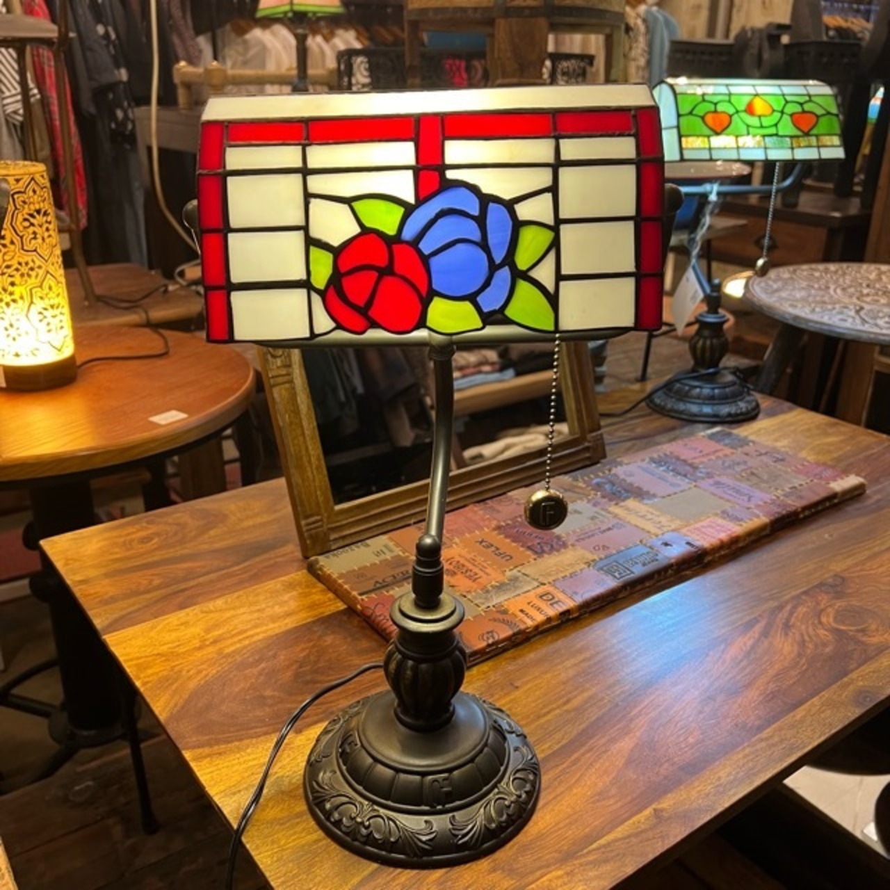 Topanga Lighting　バンカーズステンドグラスランプ　　ローズ　テーブルランプ　バンカーズランプ　ステンドグラス　レトロ