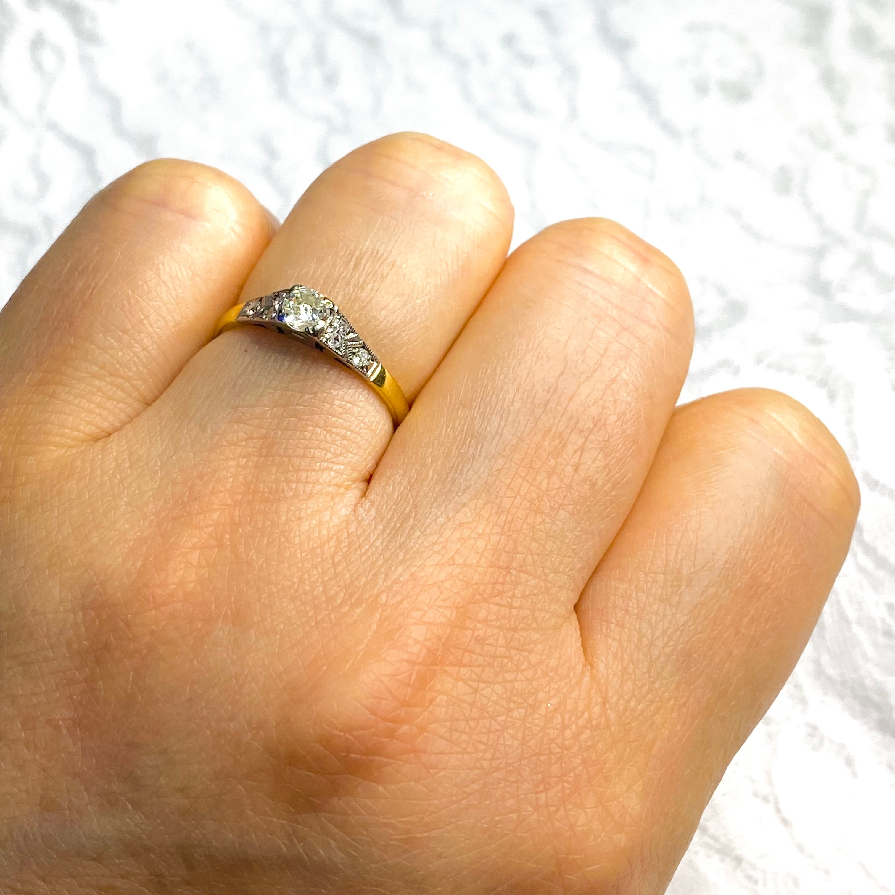 イギリス アンティークリング 18金とプラチナが織り成すクラシカルで