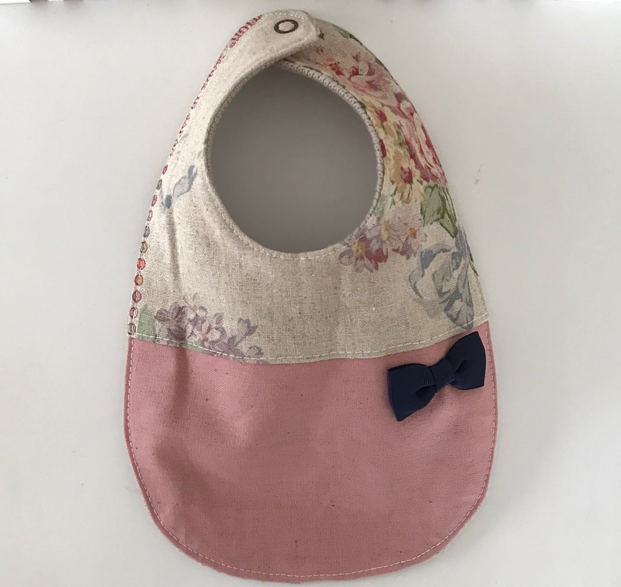 花柄とデニムのバンダナ風リボン付きスタイ | ちょっと