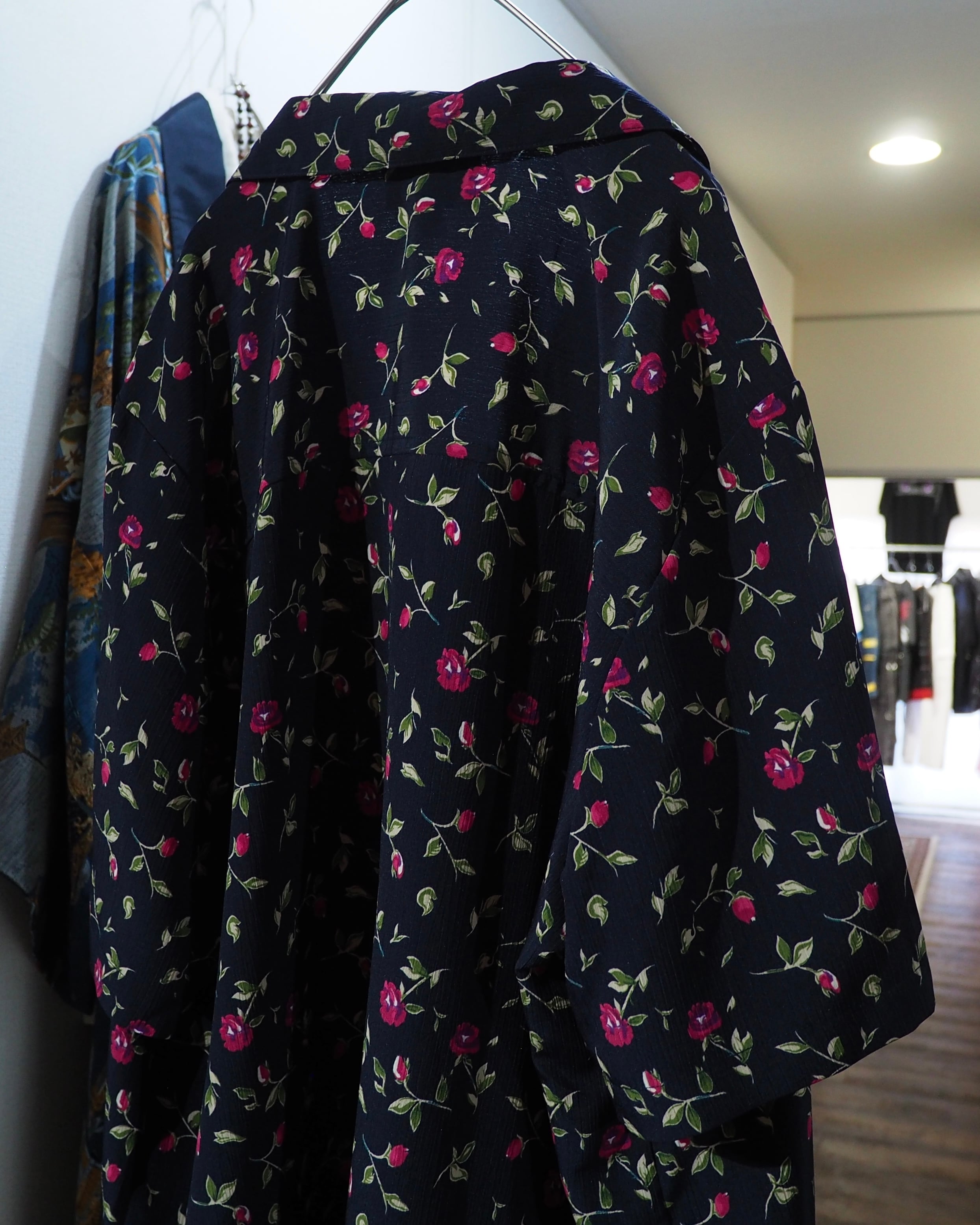 Black pleats × Pink Rose Flower all over pattern Open collar SS shirt