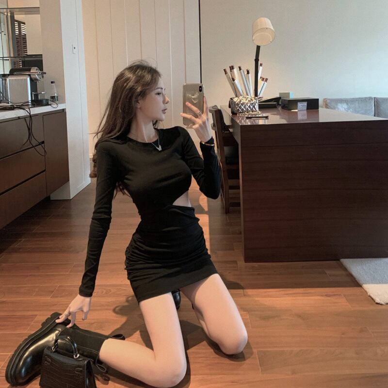 【新作】【送料無料】 セクシーな中空ウエストプリーツドレス女性の秋冬 2022 新デザインニッチ気質ヒップカバースカート 0259986278499