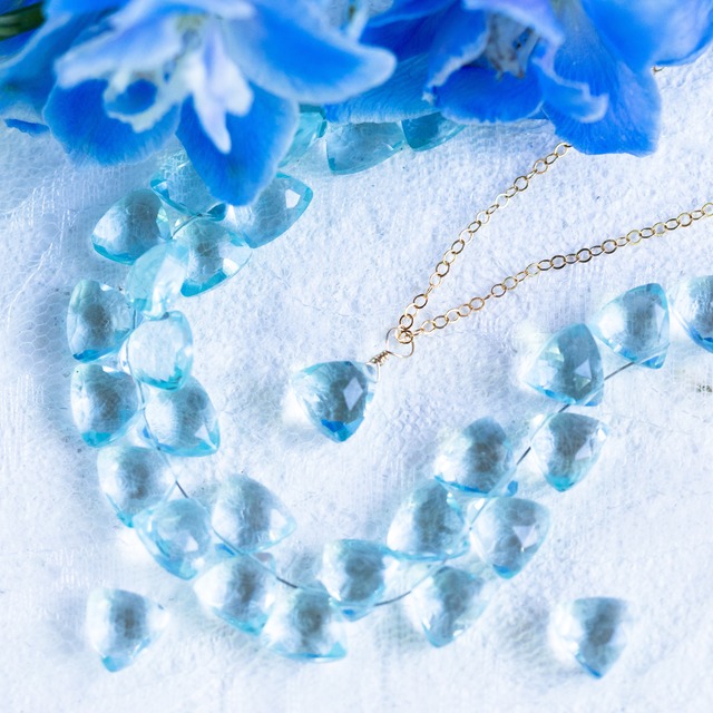 《３月誕生石》うららかな春の装い♡アクアマリンカラークォーツのハート型ファセットペンダント♡《14kgf》