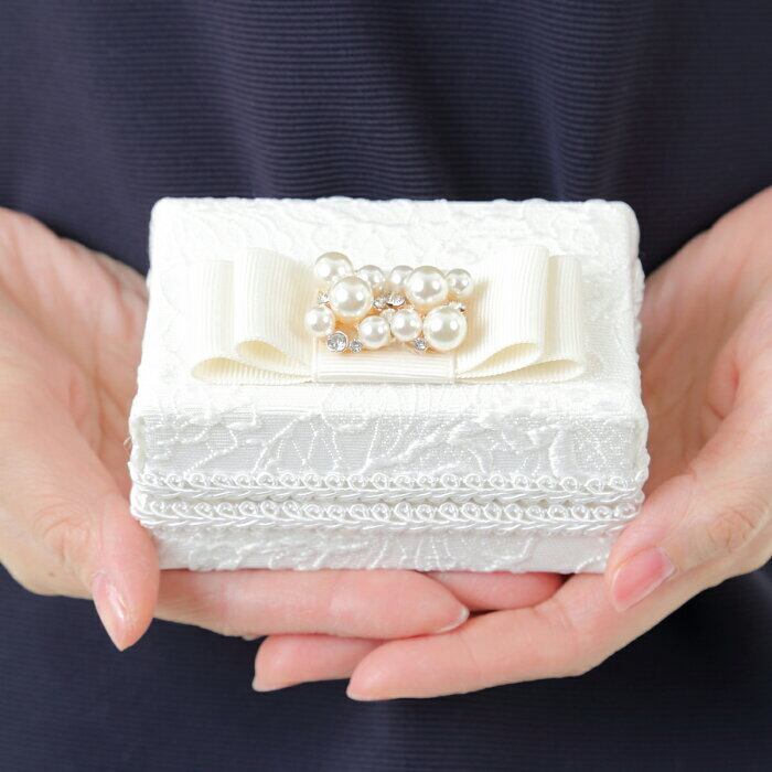 持ち運びが出来る 上品ミニジュエリーケース