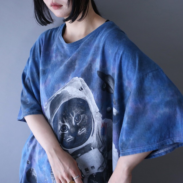 space suit cat cosmos world XXXL over silhouette tee