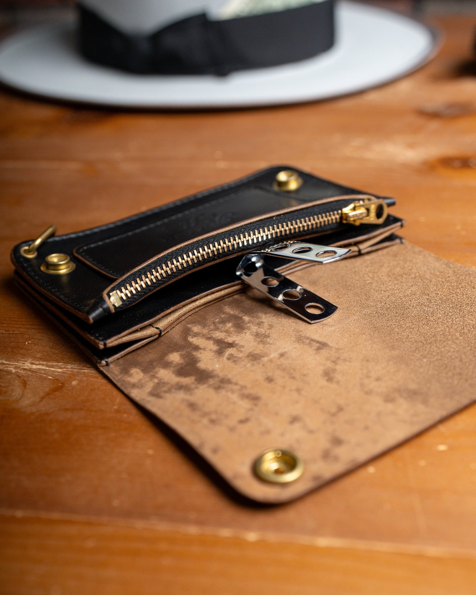 Additive and Line】Middle Tracker Wallet TWM-004 Maryam Horse Butt