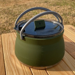 AS2OV　FOLDING KETTLE　アッソブ　本体素材はシリコン、底面はステンレスの折り畳みケトル　カーキ / ベージュ