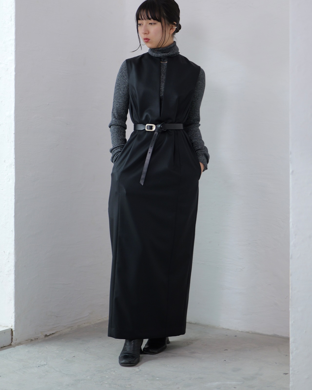 itochi - shuttle loom fabric keyneck jumper skirt / black