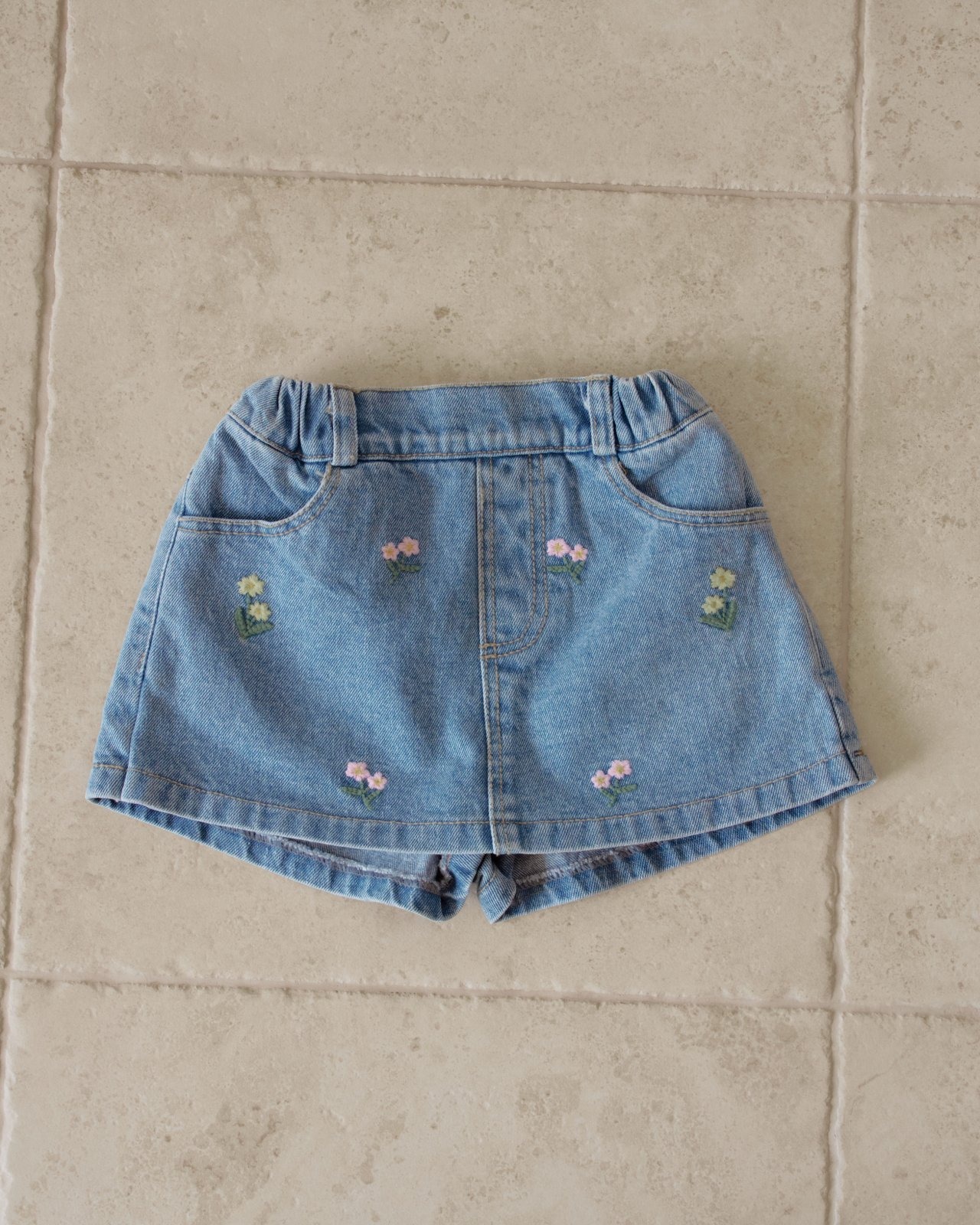 [MOMOANN] Flora Denim Shorts (15) / [모모앤] 플로아 청반바지 (15)