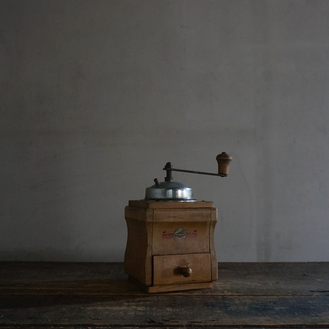 古いドイツのコーヒーミル